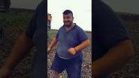 في وقت قياسي.. كيف حولت "هزة كرش" شابا تركيا فقيرا إلى نجم يحصد الملايين شهريا؟